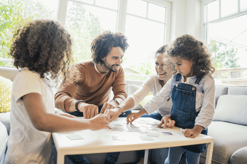 Les jeux de société - Apprendre en famille